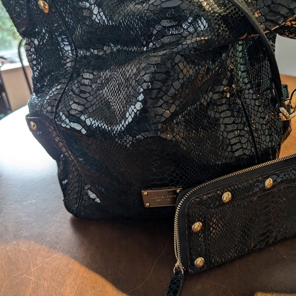 Michael kors bag and wallet set - Picture 4 of 5